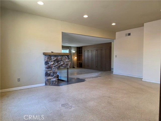 900 S Calico Circle, Anaheim CA: https://media.crmls.org/medias/aae50e28-b55c-482a-a2ef-d4b54c4c1ac0.jpg