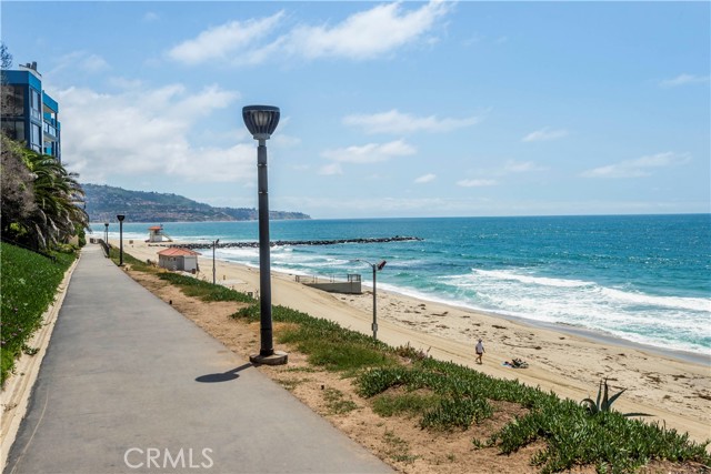 Detail Gallery Image 47 of 66 For 555 Esplanade #320,  Redondo Beach,  CA 90277 - 2 Beds | 2 Baths