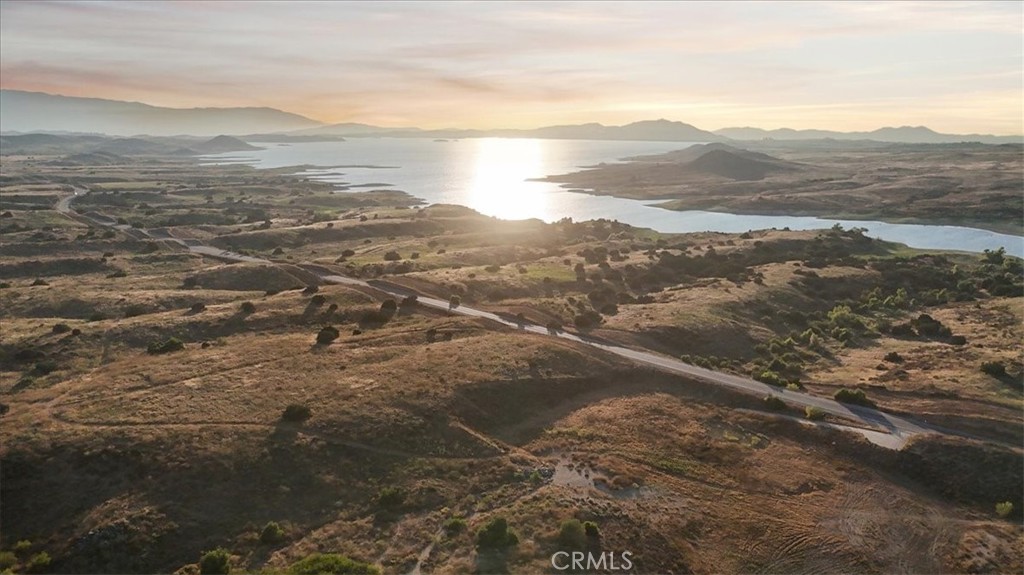 https://media.crmls.org/medias/aae606b4-448c-4c7c-b8b9-2dce0afc7e12.jpg?preset=X-Large