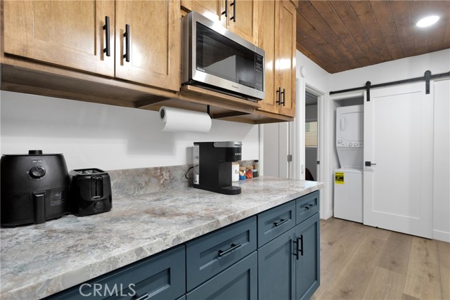 906 W Aeroplane Boulevard, Big Bear City CA: https://media.crmls.org/medias/aae756b1-681f-469c-84b4-5b0f76df1435.jpg
