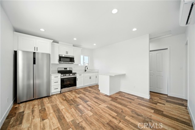 521 78th W, Los Angeles CA: https://media.crmls.org/medias/aae7e78f-6289-4533-81d4-dbcc638bfc76.jpg