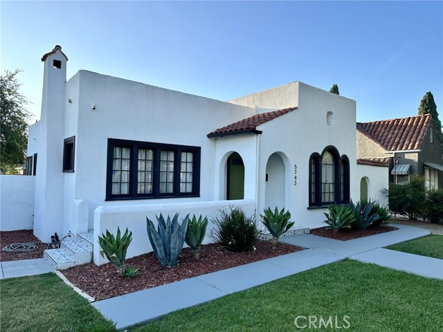 5743 Magnolia Avenue, Riverside CA: https://media.crmls.org/medias/aae9c21e-47ec-46ec-94b0-60e171c30275.jpg