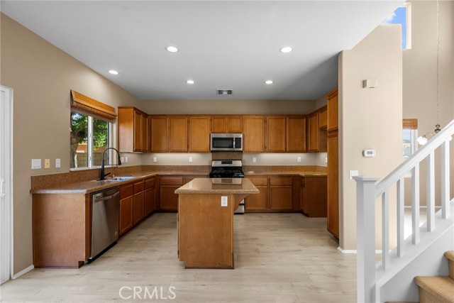 Detail Gallery Image 9 of 36 For 19316 Sidani Ln, Saugus,  CA 91350 - 3 Beds | 3 Baths
