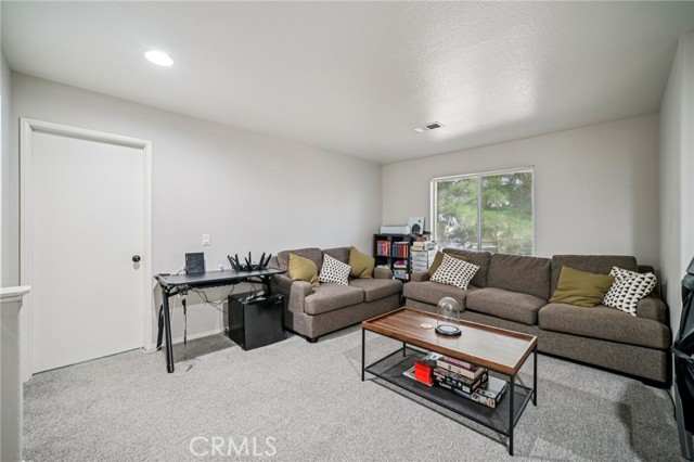 Detail Gallery Image 13 of 29 For 45614 Barham, Lancaster,  CA 93534 - 3 Beds | 2/1 Baths