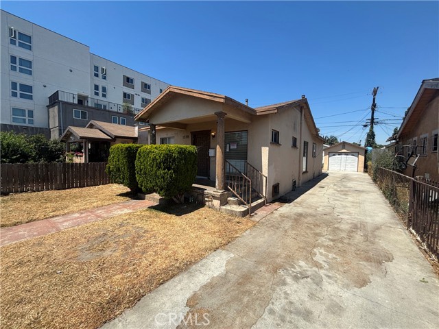 1339 W 66th Street, Los Angeles CA: https://media.crmls.org/medias/aaed08fa-ee3d-4303-b2d3-e3e0566839d1.jpg