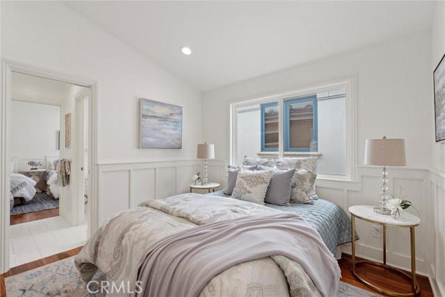 2000 Walnut Avenue, Manhattan Beach CA: https://media.crmls.org/medias/aaed3a1a-052c-4a61-85a0-0191f7ba9396.jpg