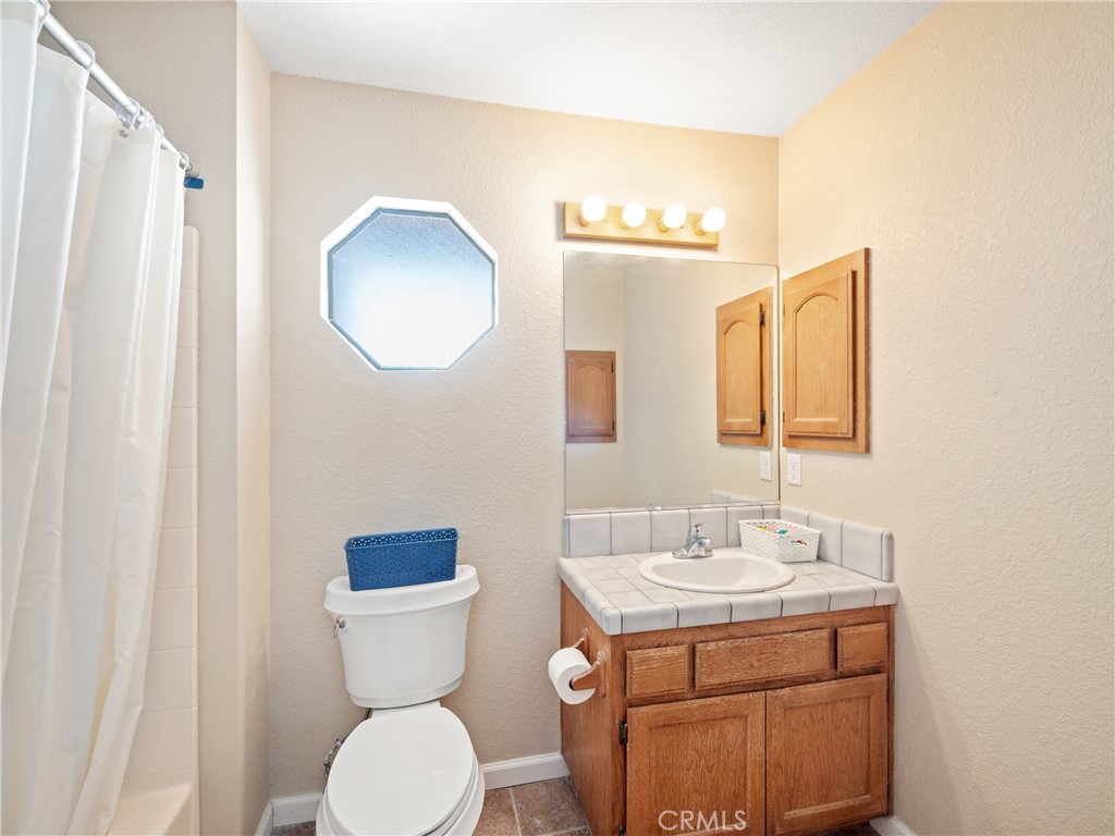 https://media.crmls.org/medias/aaed642e-5dfa-4af0-a24c-d7c1dcc44b66.jpg?preset=X-Large