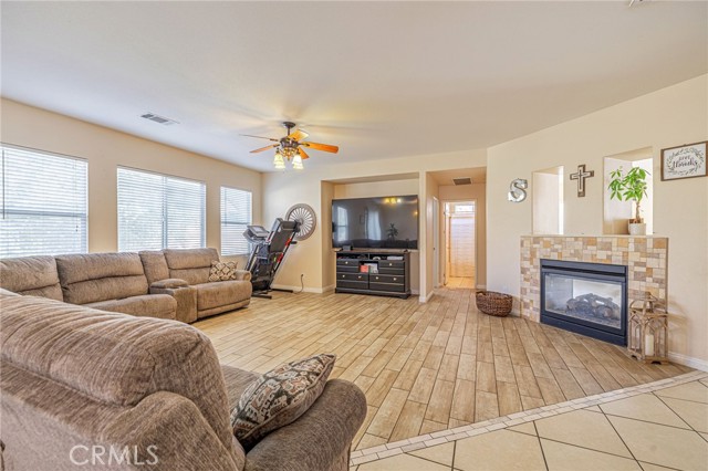 4302 Olivera Place, Lancaster CA: https://media.crmls.org/medias/aaee4042-7a27-4b50-a04c-e5abf0c2c965.jpg