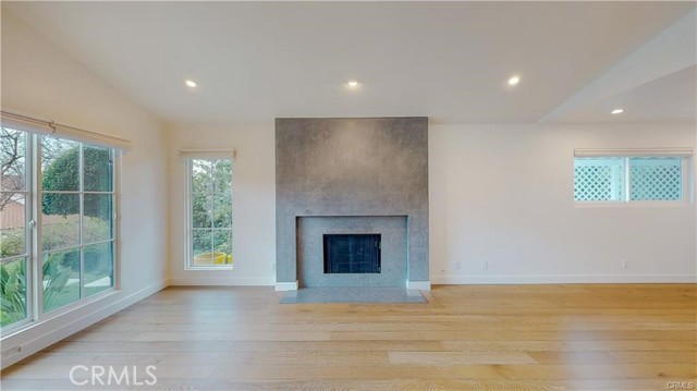 Detail Gallery Image 6 of 50 For 3119 Mesa Verde Dr, Burbank,  CA 91504 - 4 Beds | 3 Baths