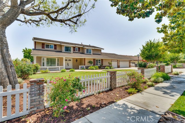294 W Buffington Street, Upland CA: https://media.crmls.org/medias/aaeeab4a-ec5f-48a1-9004-23c227a95bd5.jpg