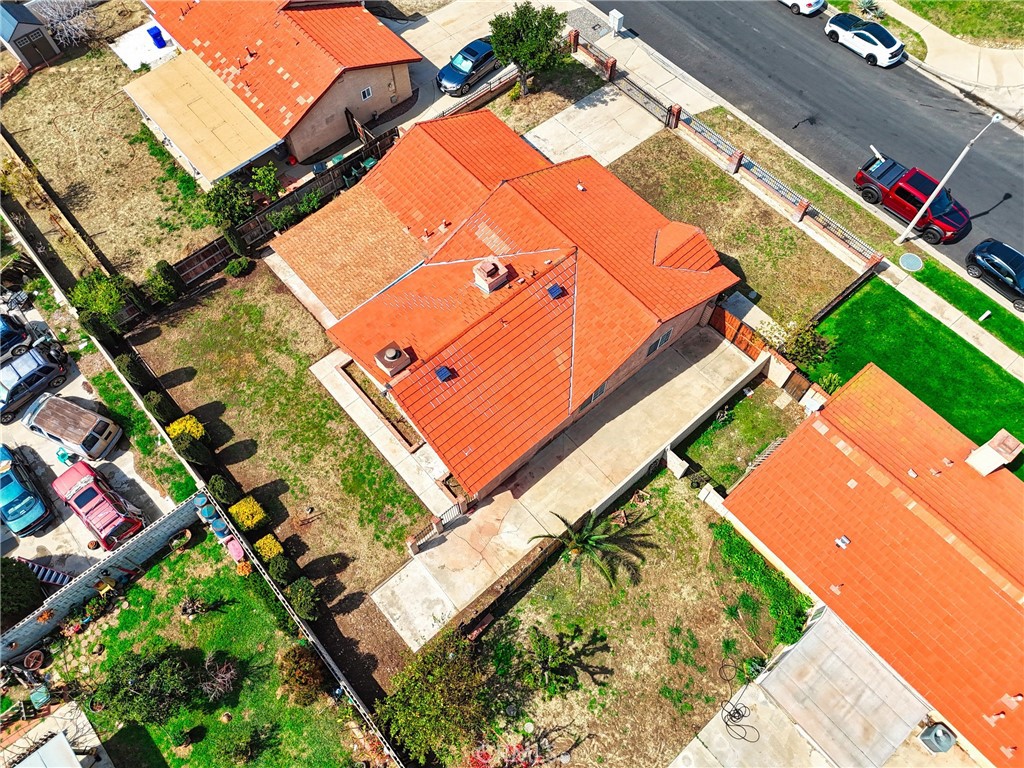 https://media.crmls.org/medias/aaeec5ec-e60d-4a4f-b4d5-a2ae1e70ea27.jpg?preset=X-Large