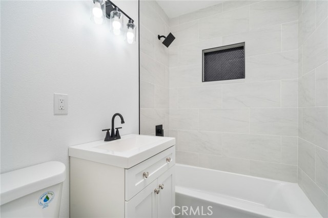 321 W Scott Street, Rialto CA: https://media.crmls.org/medias/aaef269c-e481-40cb-a7b7-f21df8e24df1.jpg