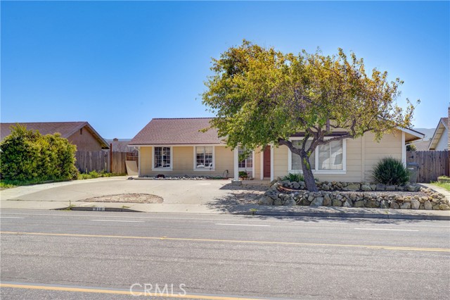 Detail Gallery Image 1 of 1 For 910 W North Ave, Lompoc,  CA 93436 - 4 Beds | 2 Baths