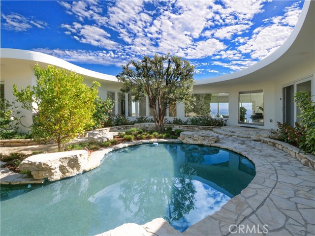 43 Oceanaire Drive, Rancho Palos Verdes CA: https://media.crmls.org/medias/aaefbe74-ef38-4103-b516-2024aa82ff80.jpg