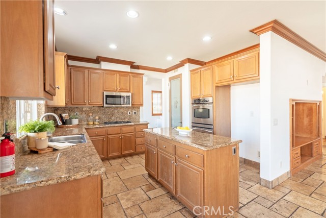 Detail Gallery Image 15 of 33 For 17425 Honey Maple, Canyon Country,  CA 91387 - 4 Beds | 3 Baths