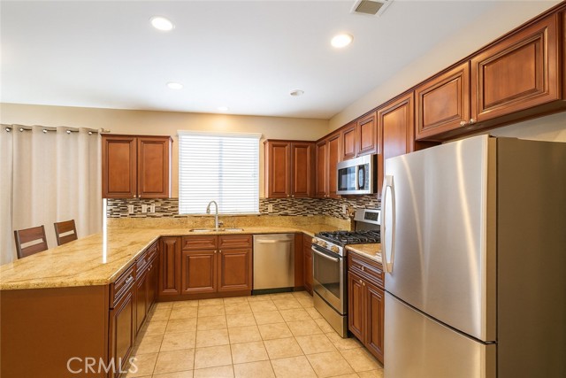 Detail Gallery Image 9 of 29 For 13674 Buena Vista, Hesperia,  CA 92344 - 5 Beds | 3 Baths