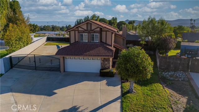 Detail Gallery Image 2 of 29 For 761 Kingfisher, Corona,  CA 92879 - 3 Beds | 2/1 Baths