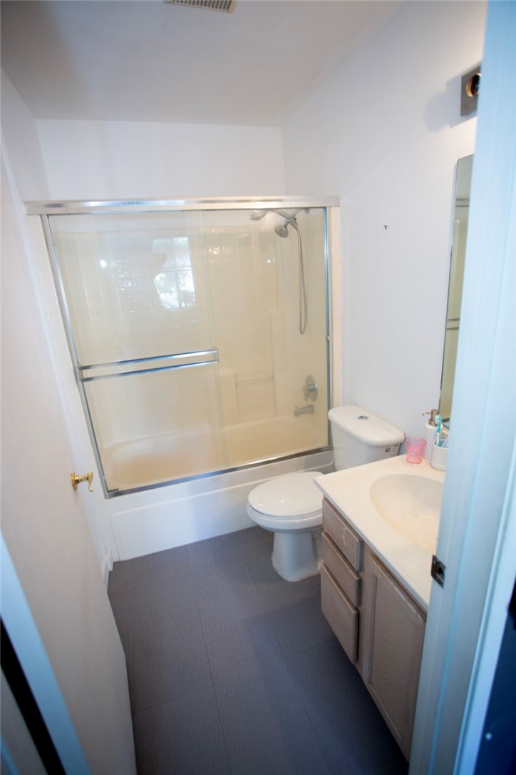 Detail Gallery Image 15 of 20 For 1235 E Carson St #2,  Carson,  CA 90745 - 2 Beds | 2/1 Baths