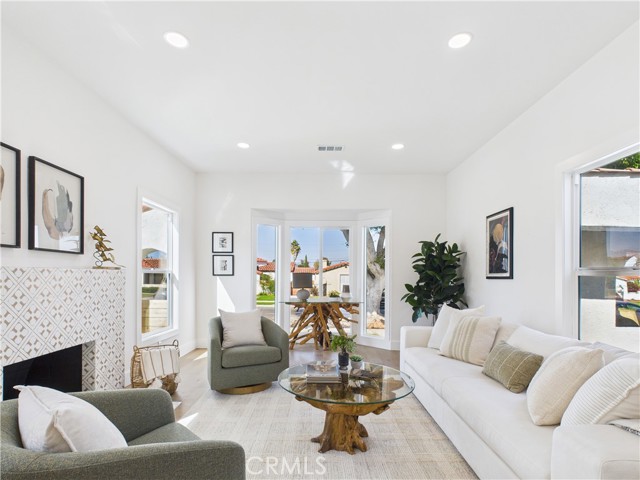 Detail Gallery Image 6 of 39 For 3116 W 78th Pl, Los Angeles,  CA 90043 - 3 Beds | 3 Baths