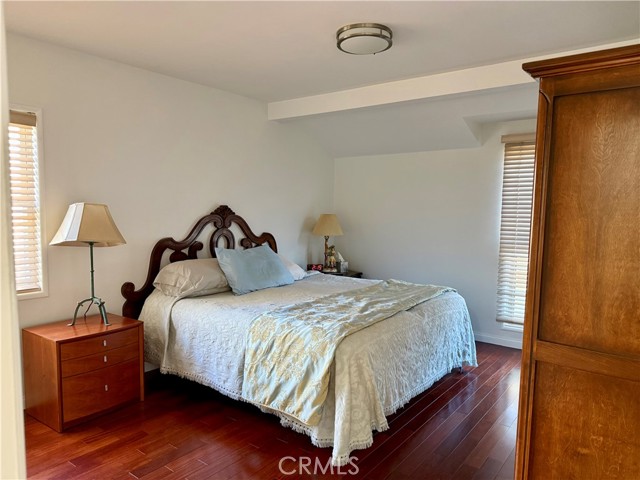 Detail Gallery Image 14 of 18 For 5517 Woodman Ave., Sherman Oaks,  CA 91401 - 4 Beds | 3 Baths