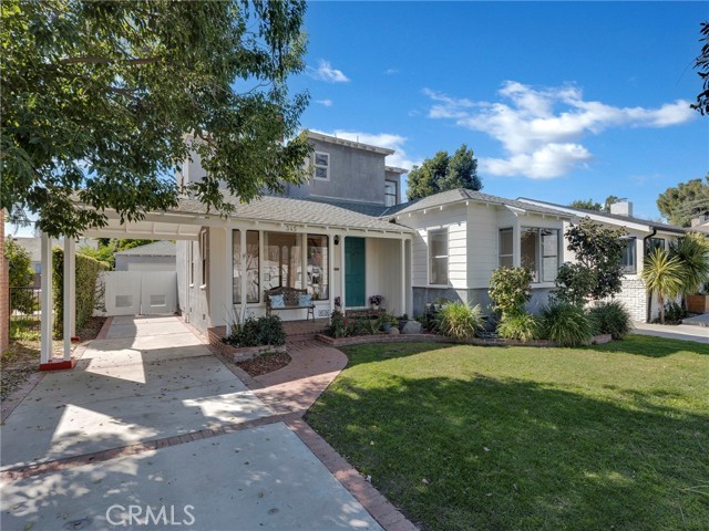 Detail Gallery Image 4 of 55 For 345 S Beachwood Dr, Burbank,  CA 91506 - 5 Beds | 3 Baths