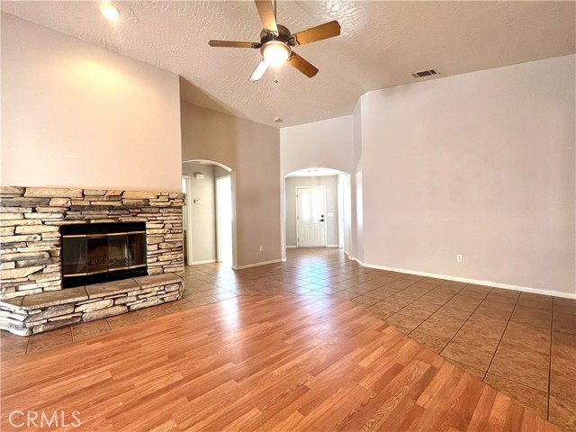 Detail Gallery Image 17 of 26 For 12975 Briarcliff Dr, Victorville,  CA 92395 - 3 Beds | 2 Baths