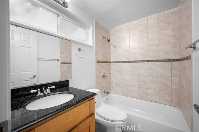 Detail Gallery Image 21 of 27 For 7948 De Soto, Canoga Park,  CA 91304 - 3 Beds | 3 Baths