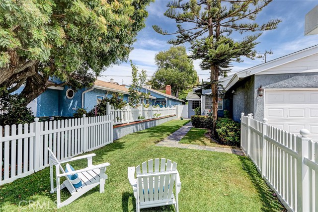 Detail Gallery Image 3 of 34 For 312 N Prospect Ave, Redondo Beach,  CA 90277 - 4 Beds | 2/1 Baths