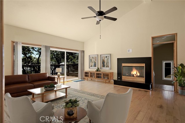 2461 Spring Oak Drive, Running Springs CA: https://media.crmls.org/medias/aaf57f5c-b04d-40db-a1e3-b45e81d4e88a.jpg