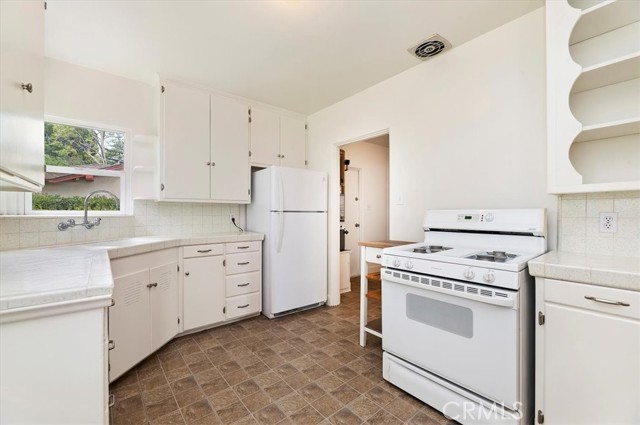 Detail Gallery Image 11 of 28 For 6158 Del Ray Ct, Riverside,  CA 92506 - 2 Beds | 1 Baths