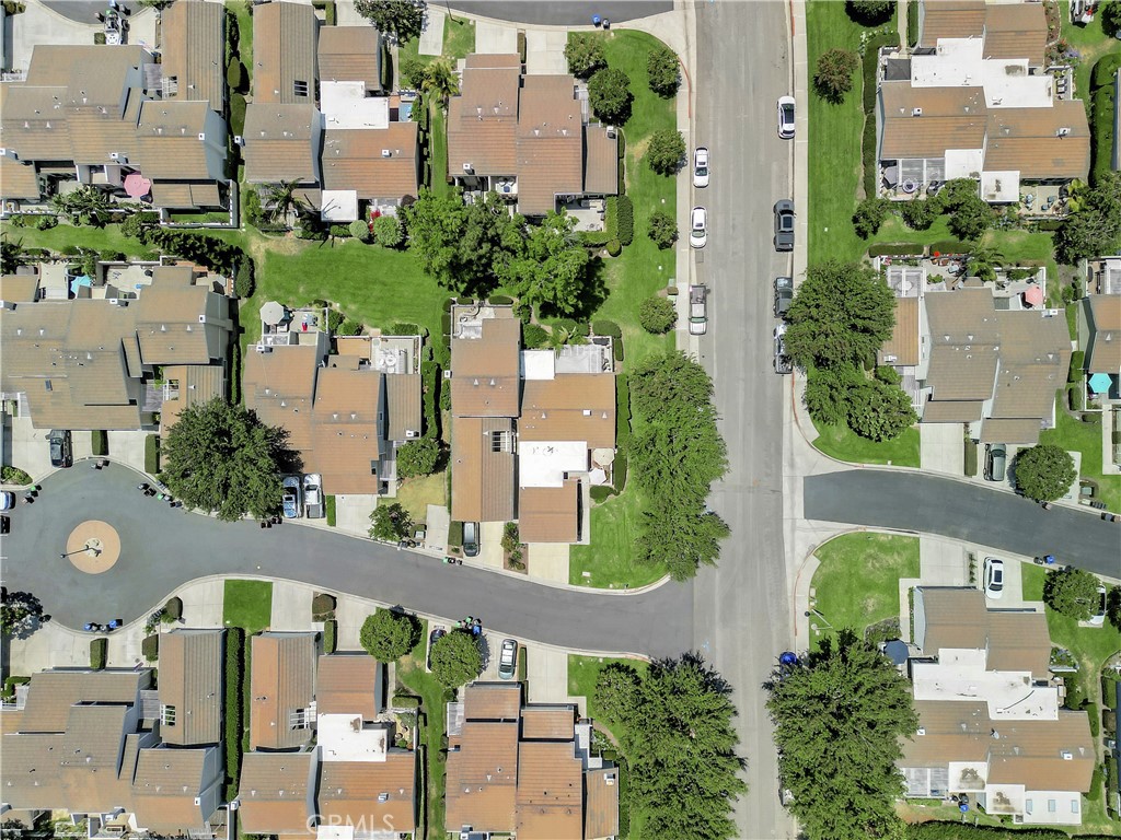 https://media.crmls.org/medias/aaf7dbf7-55b8-48d3-bfb9-f7e011d438bd.jpg?preset=X-Large
