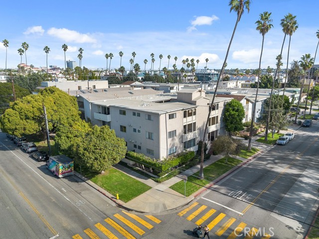 Detail Gallery Image 3 of 42 For 1101 Lincoln Bld 1a,  Santa Monica,  CA 90403 - 2 Beds | 2 Baths