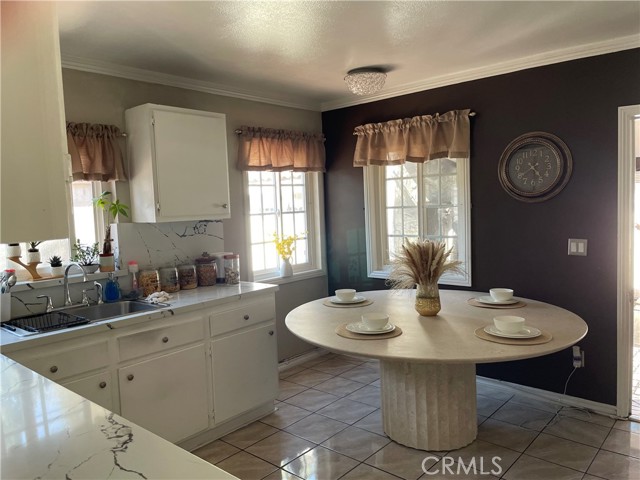 513 S Shelton Street, Santa Ana CA: https://media.crmls.org/medias/aaf8c48e-dcd6-4f8f-8256-fd2b855cc34b.jpg