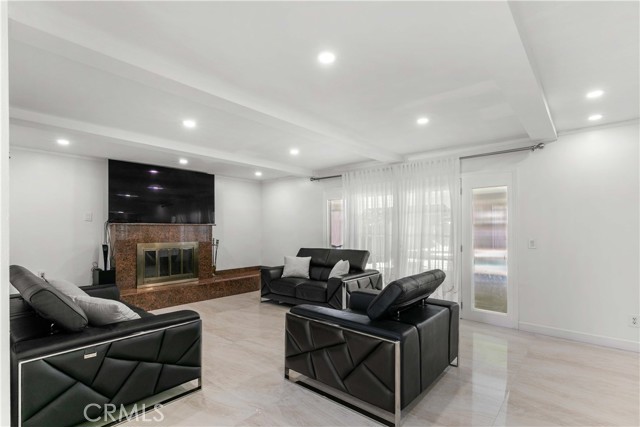 Detail Gallery Image 20 of 72 For 9915 Nevada Ave, Chatsworth,  CA 91311 - 5 Beds | 4 Baths