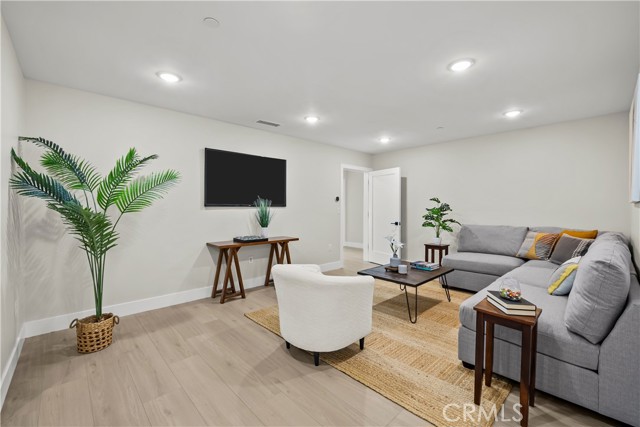 16360 Parthenia photo 8