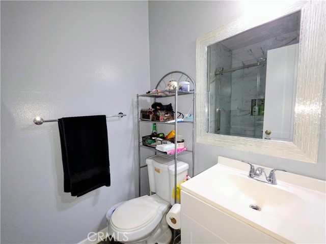 Detail Gallery Image 10 of 22 For 9834 Sepulveda Bld #117,  North Hills,  CA 91343 - 2 Beds | 2 Baths