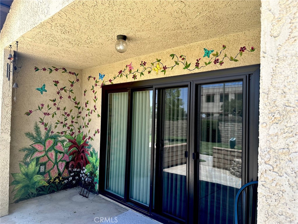 https://media.crmls.org/medias/aafab1cf-7541-49ab-ae26-4d52a2bbfd2d.jpg?preset=X-Large