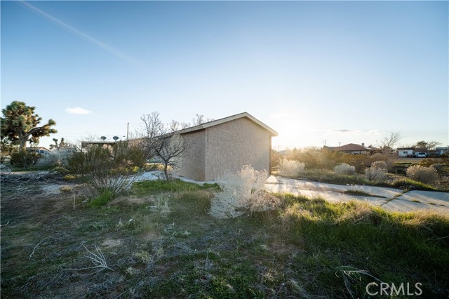 Detail Gallery Image 11 of 13 For 10374 Olivine, Victorville,  CA 92392 - 3 Beds | 2 Baths