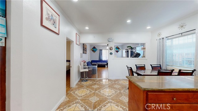 5854 Woodlawn Avenue, Los Angeles CA: https://media.crmls.org/medias/aafb2821-7155-4069-9b5d-418c8e4c5432.jpg