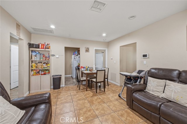 Detail Gallery Image 6 of 31 For 6937 Fairfax, San Bernardino,  CA 92404 - 3 Beds | 1/1 Baths
