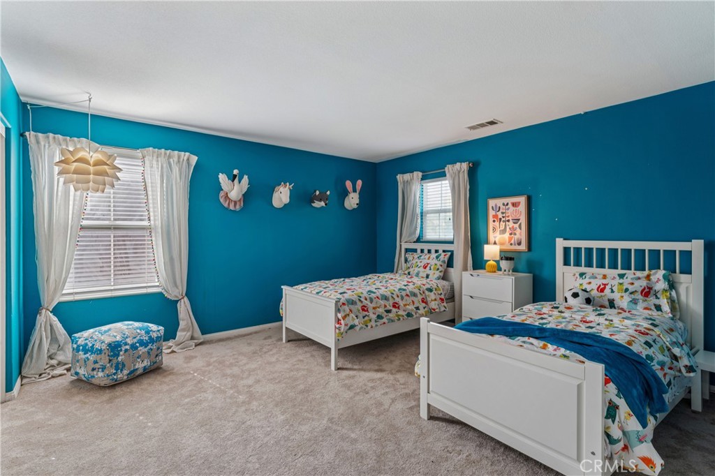 https://media.crmls.org/medias/aafb93df-d7a9-4185-9bec-9143a11f948a.jpg?preset=X-Large