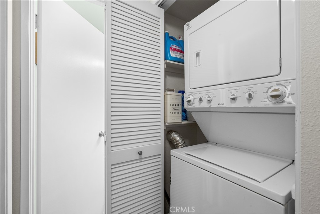 https://media.crmls.org/medias/aafb95ba-47fc-4411-a49f-ffe9da827af0.jpg?preset=X-Large