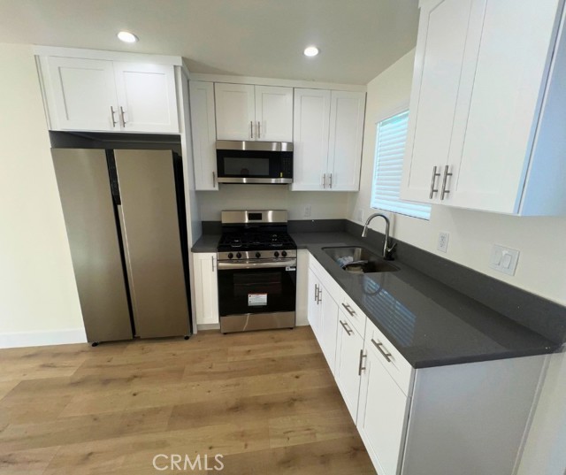 Detail Gallery Image 2 of 6 For 6705 Denny Ave, North Hollywood,  CA 91606 - 2 Beds | 1 Baths