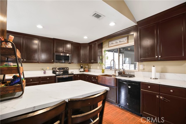 Detail Gallery Image 14 of 41 For 10330 Orange St, Rancho Cucamonga,  CA 91737 - 4 Beds | 2 Baths