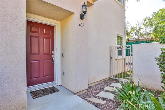 Detail Gallery Image 4 of 49 For 93 Kansas St #608,  Redlands,  CA 92373 - 3 Beds | 2/1 Baths