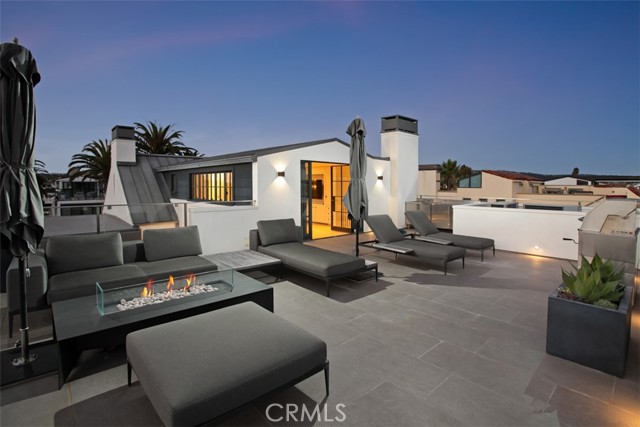 1703 E Ocean Boulevard, Newport Beach CA: https://media.crmls.org/medias/aafe807a-0a05-40c1-8fb0-a107f5f97e27.jpg