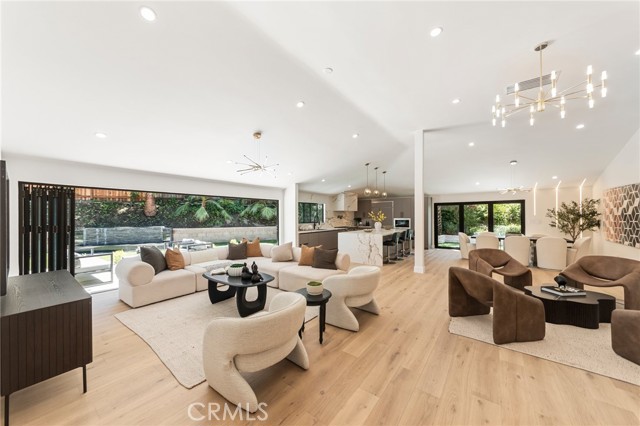 Detail Gallery Image 11 of 42 For 22850 Margarita Dr, Woodland Hills,  CA 91364 - 3 Beds | 3/1 Baths