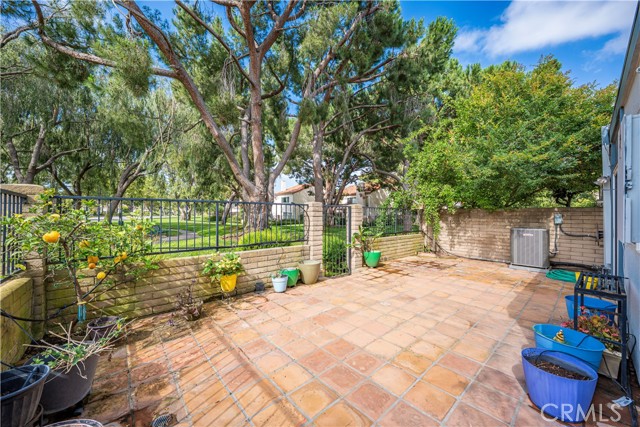 75 Willow Tree Lane, Irvine CA: https://media.crmls.org/medias/aaff32b6-cafd-4aa6-bdf7-b40282a794fb.jpg