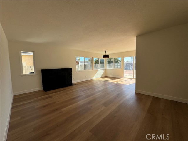 Detail Gallery Image 5 of 20 For 1104 Roosevelt Ave, Lake Elsinore,  CA 92530 - 3 Beds | 2 Baths