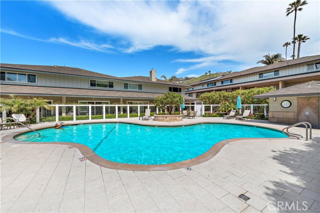 89 Blue Lagoon Villa, Laguna Beach CA: https://media.crmls.org/medias/ab0054cd-f5d3-4cad-8613-eaf5debec1d8.jpg